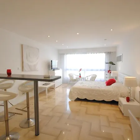 Gray D Albion Thi235 Apartment Cannes