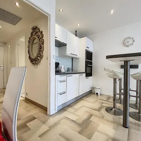 Gray D Albion Thi235 Apartment Cannes